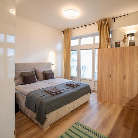 Modern Apartment In Historic City Center Old Town Братислава Екстер'єр фото