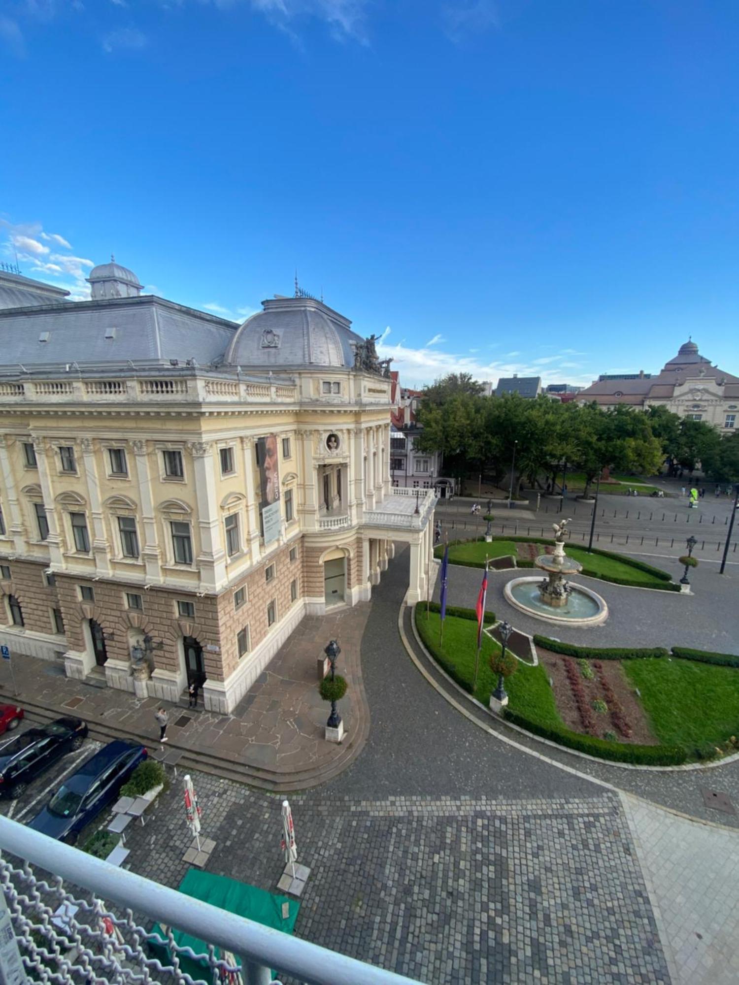 Modern Apartment In Historic City Center Old Town Братислава Екстер'єр фото