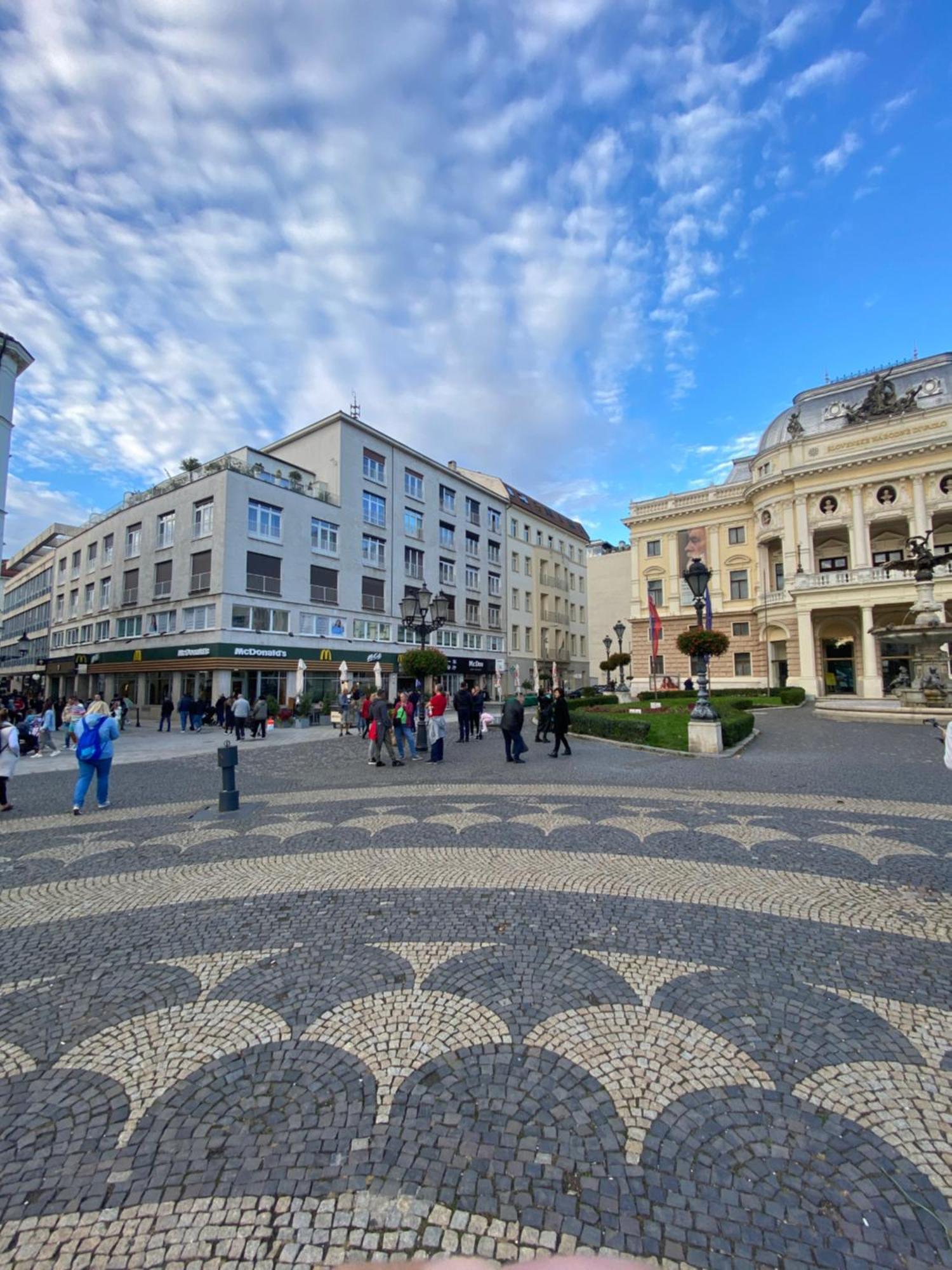 Modern Apartment In Historic City Center Old Town Братислава Екстер'єр фото